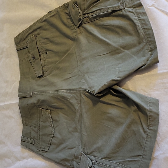 Men's cargo shorts - Picture 3 of 3